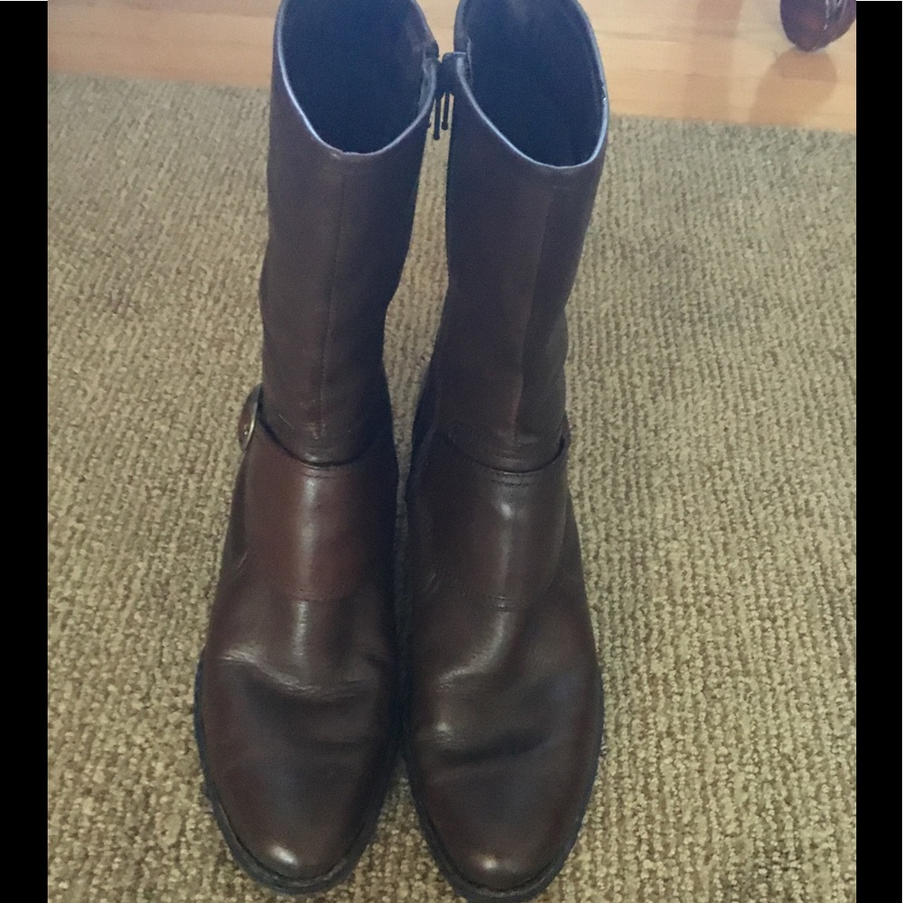 Born leather mid calf zippered boots.